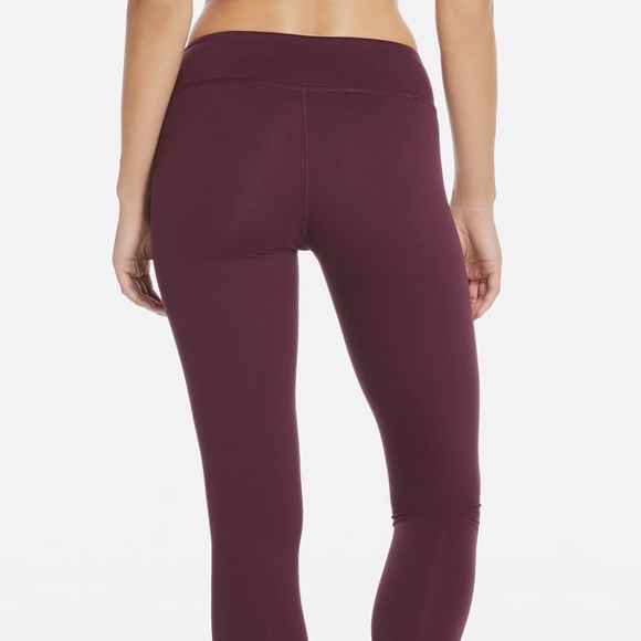 SOLD ON DEPOP! Fabletics Mid Rise Leggings - Picture 3 of 6